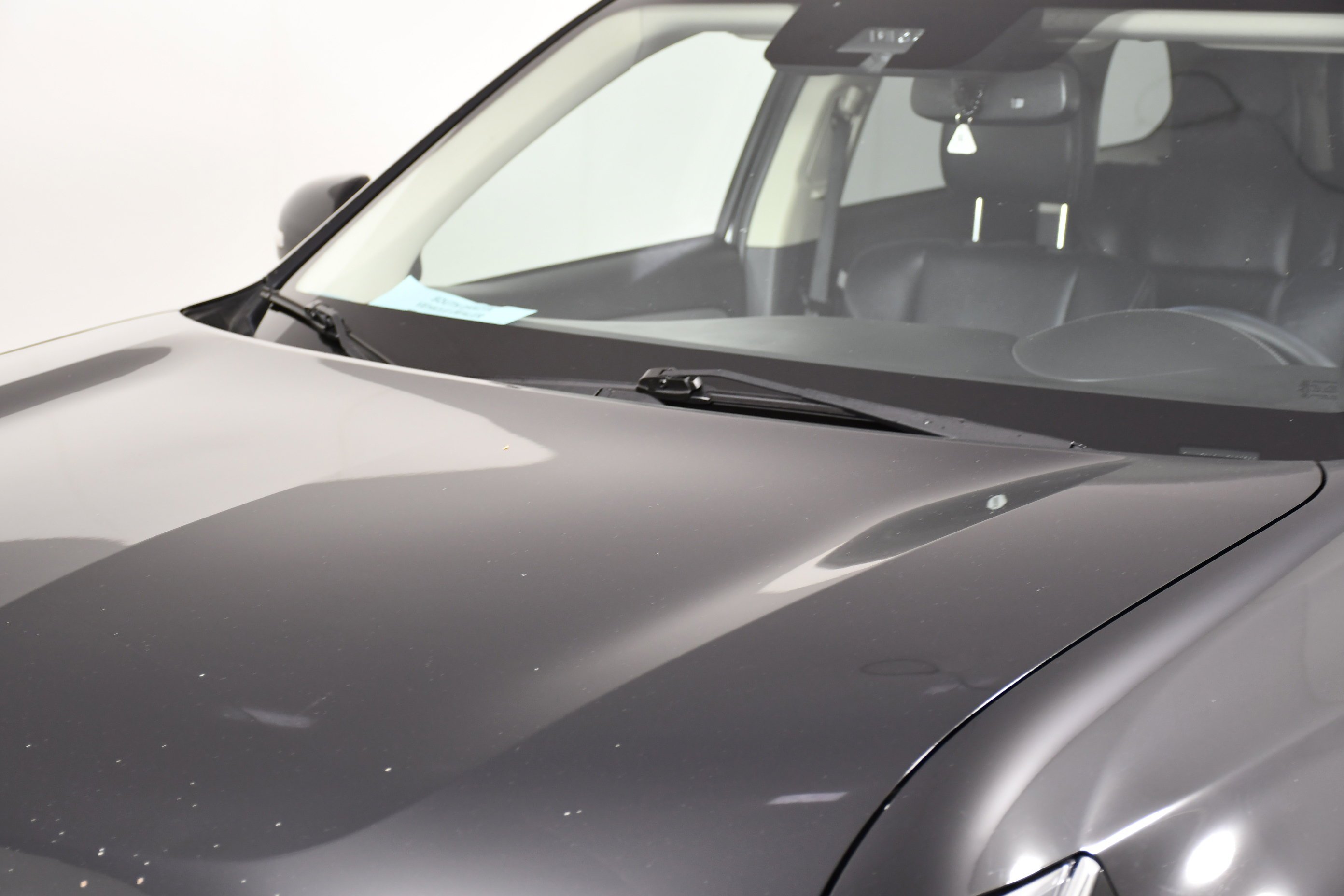 Used 2020 Labrador Black Metallic Mitsubishi SEL image 12
