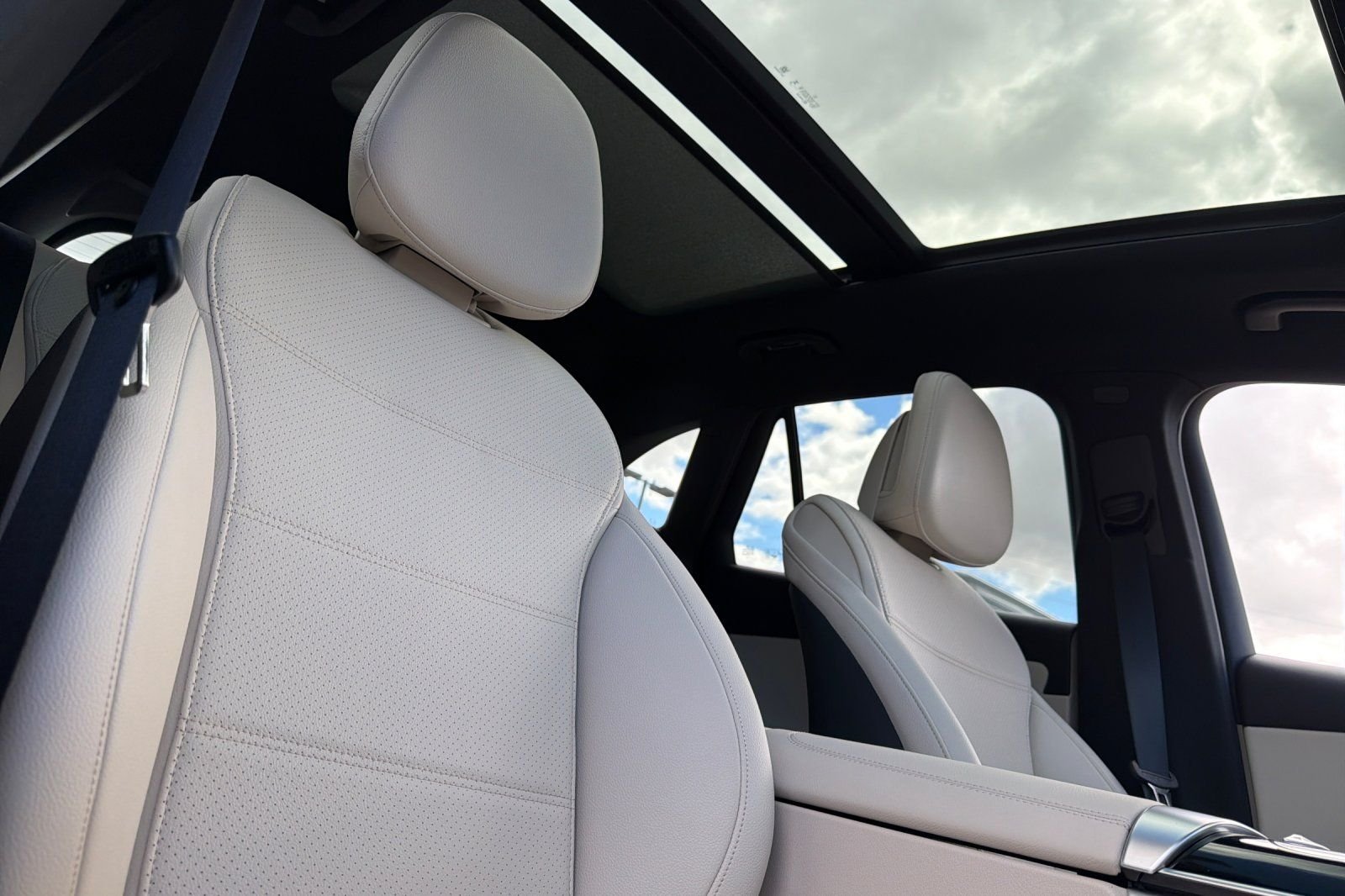 New 2026 Black Mercedes-Benz GLC 300 image 3