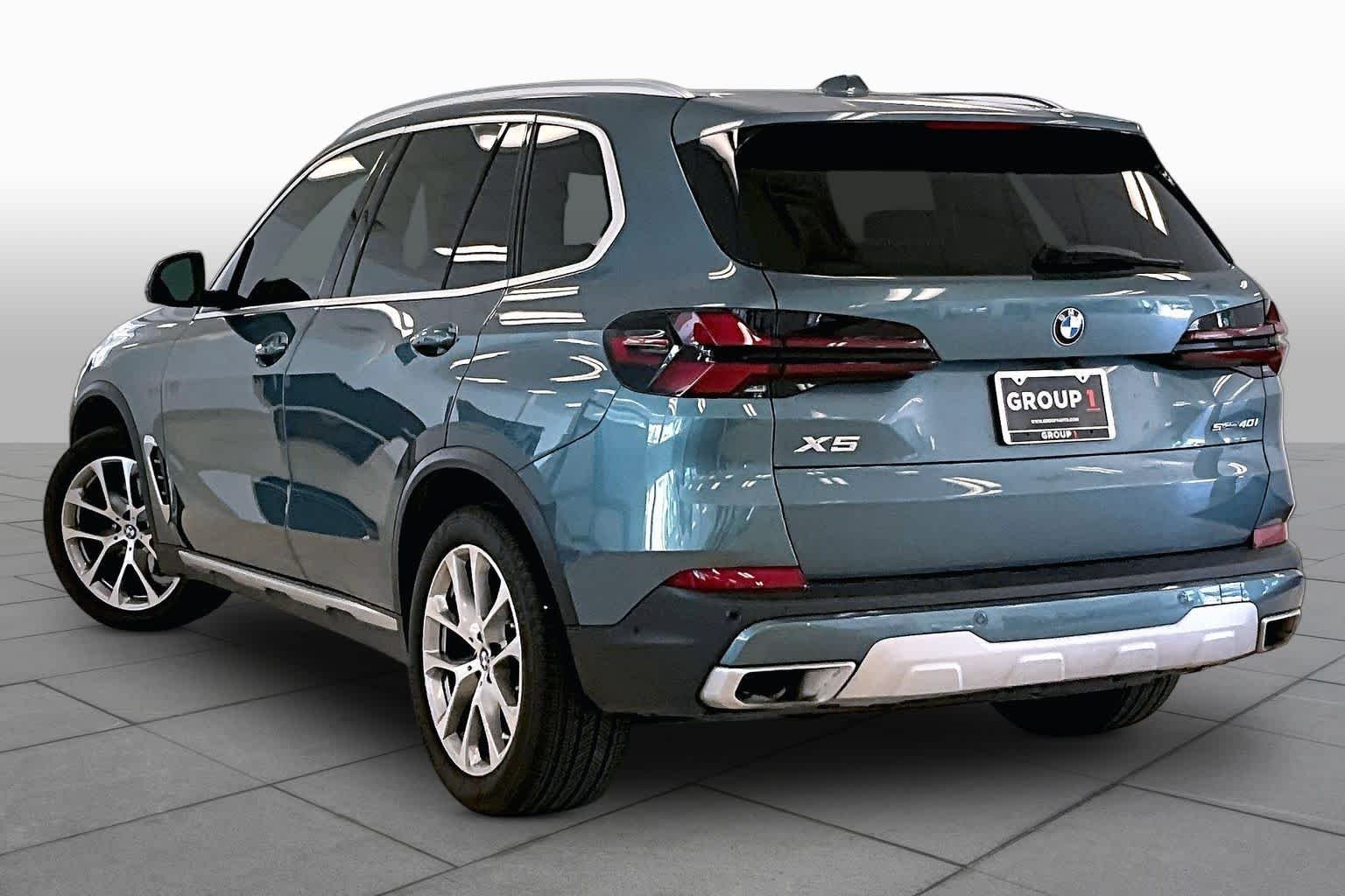 Used 2024 Blue Ridge Mountain Metallic BMW sDrive40i image 11