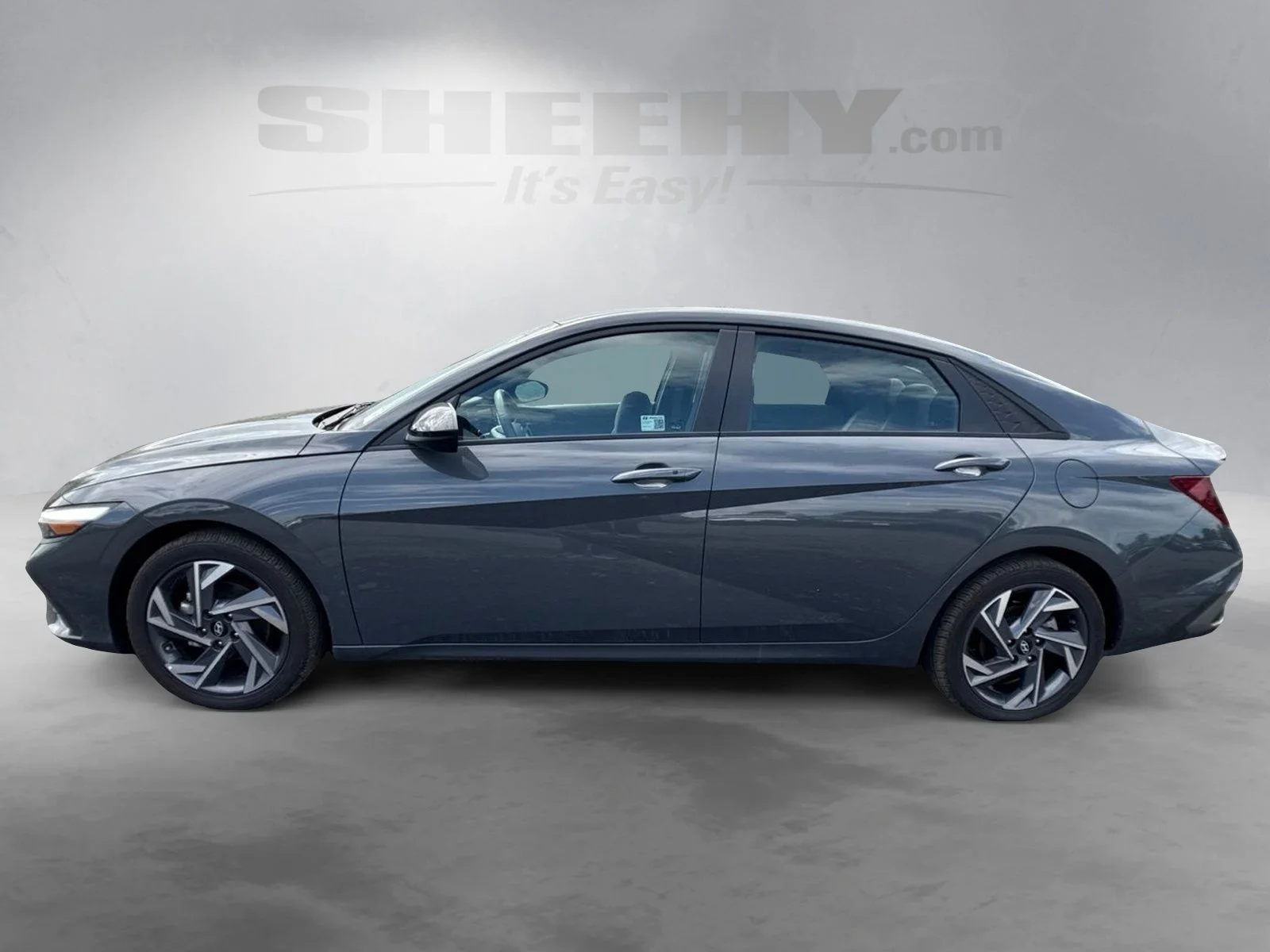 Used 2025 Gray Hyundai SEL Sport image 17