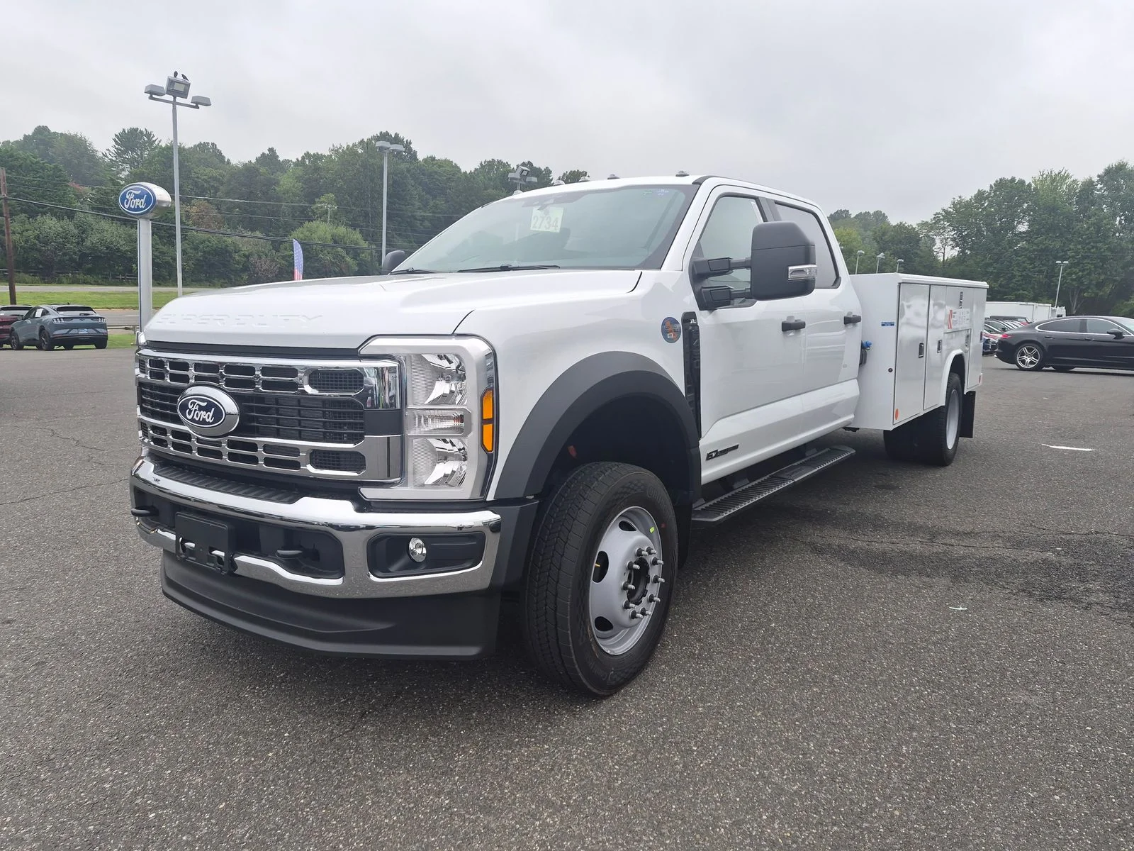 New 2027 Oxford White Ford XL SERVICE BODY image 2