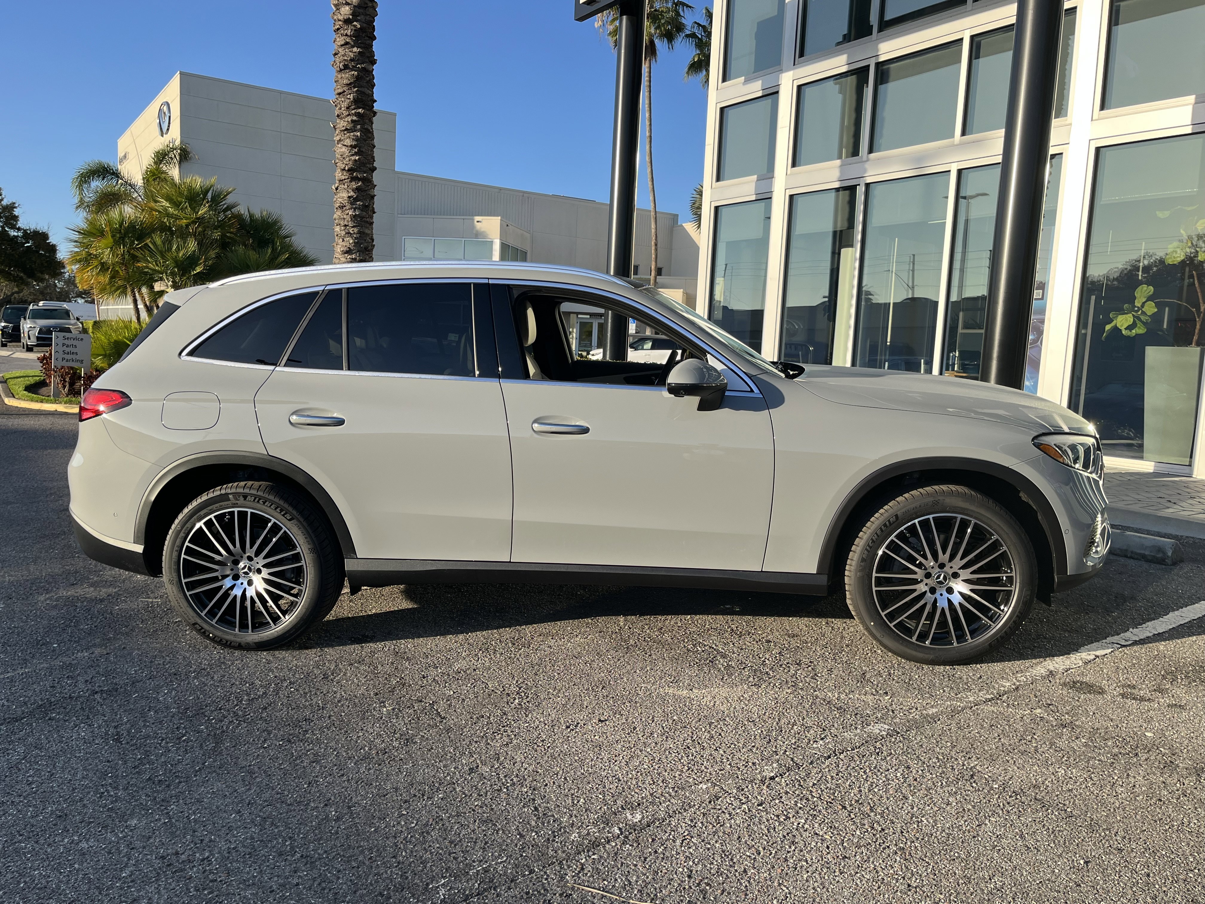 New 2026 MANUFAKTUR Alpine Grey Mercedes-Benz GLC 300 image 8