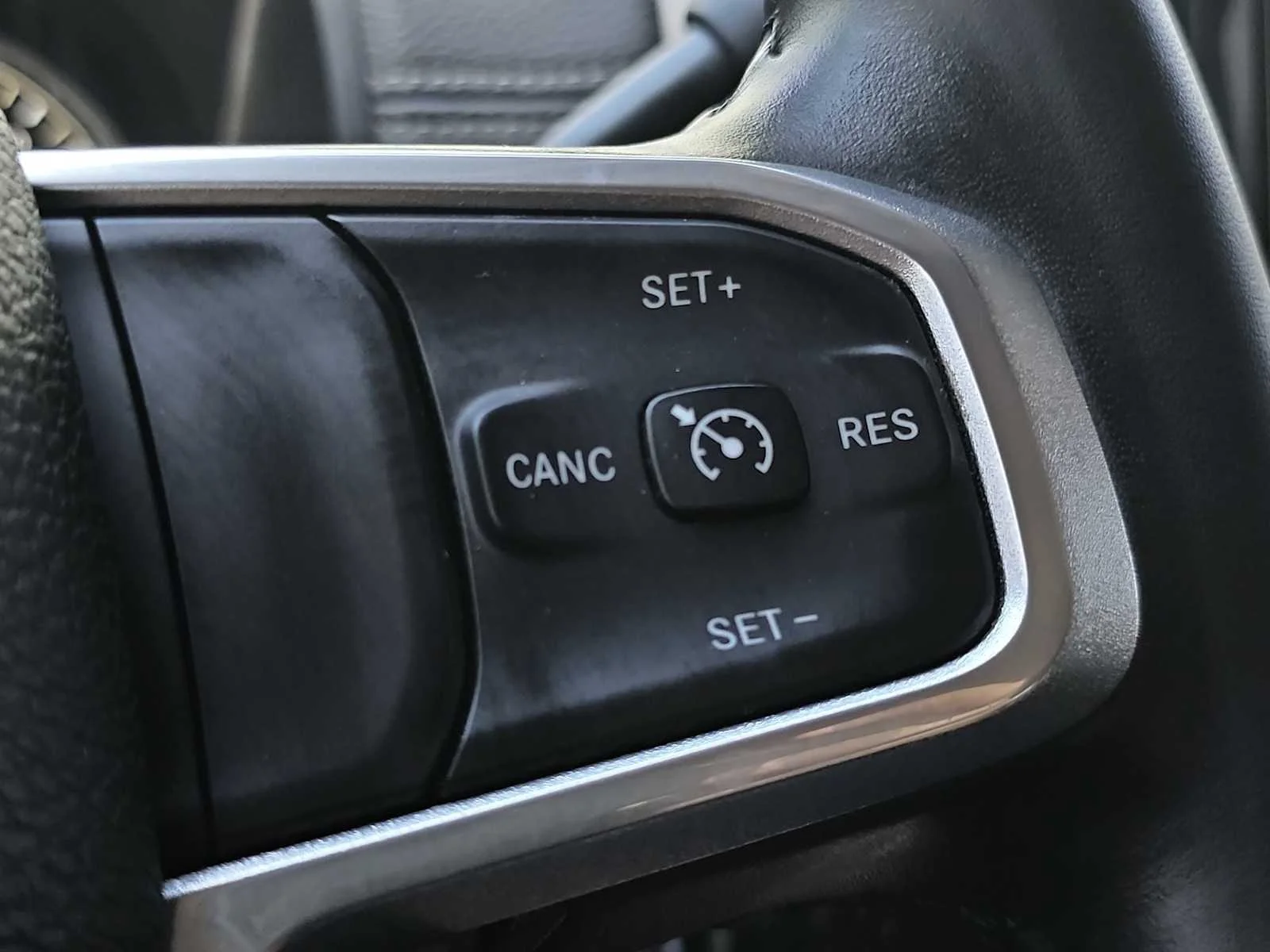 Used 2024 Billet Silver Metallic Clearcoat Ram Laramie image 28