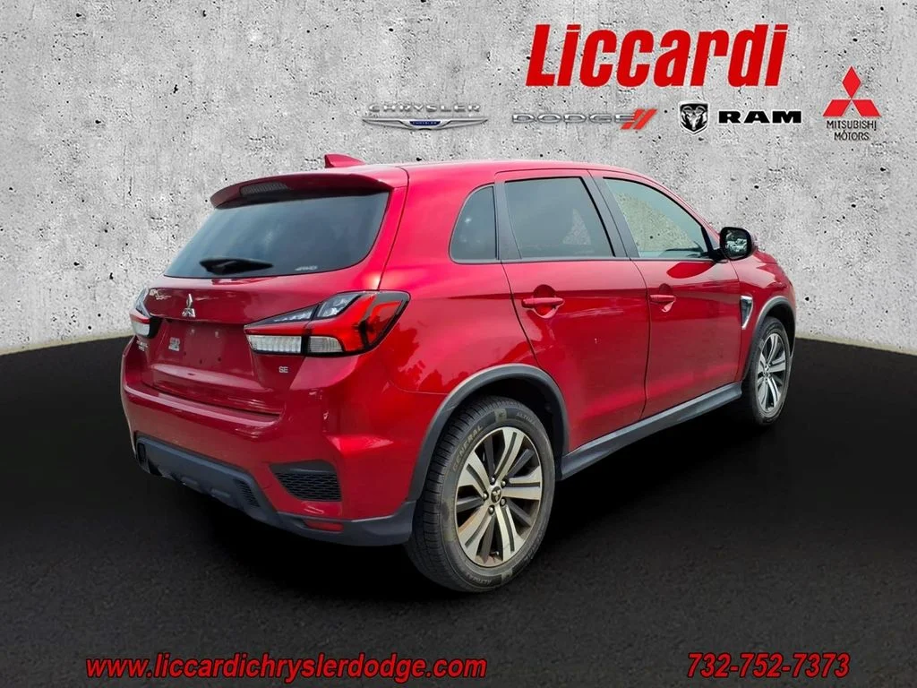 Used 2022 Red Mitsubishi 2.0 SE image 4