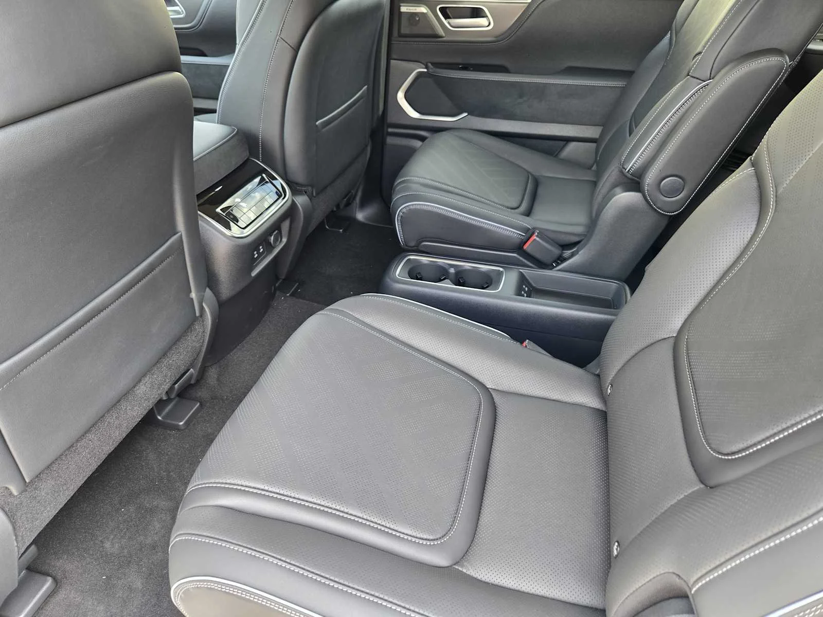 New 2026 RADIANT WHITE INFINITI Luxe 2WD image 19