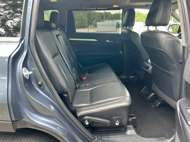 Used 2019 Blue Toyota XLE image 30