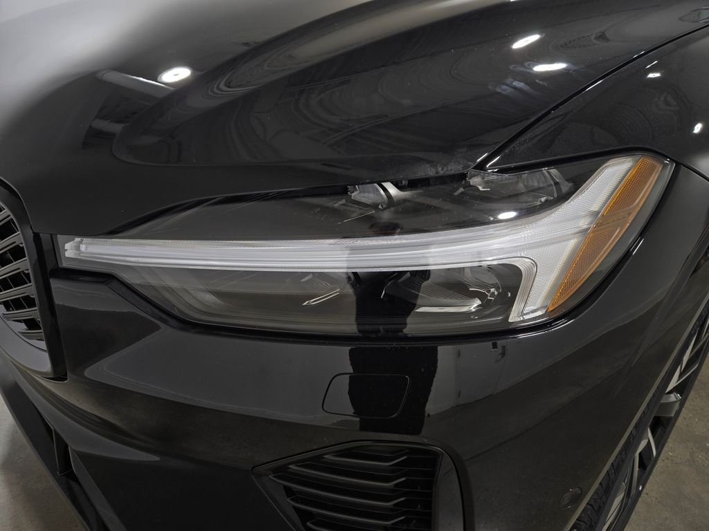 2026 Volvo XC60 Plus - Photo 10