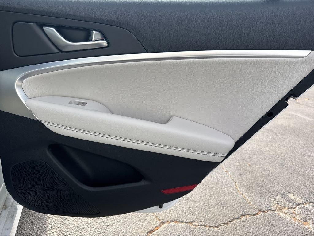 Used 2025 White Genesis 2.5T image 16