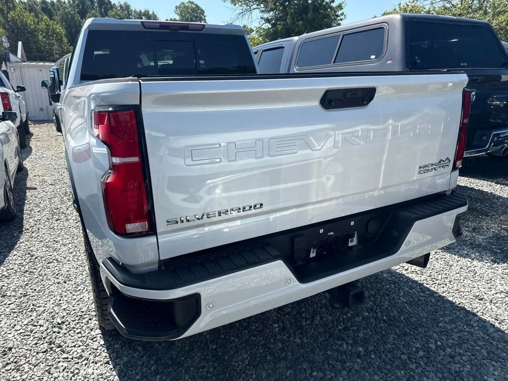 Used 2025 Beige Chevrolet High Country image 5