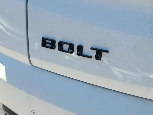 New 2027 Summit White Chevrolet LT image 5