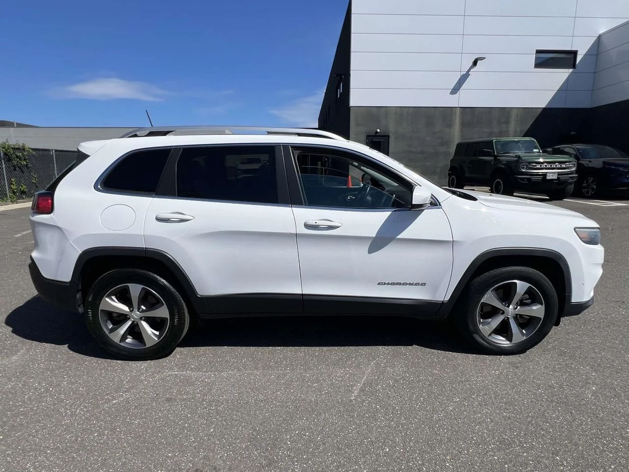 Used 2021 Bright White Clearcoat Jeep Limited 4x4 image 9