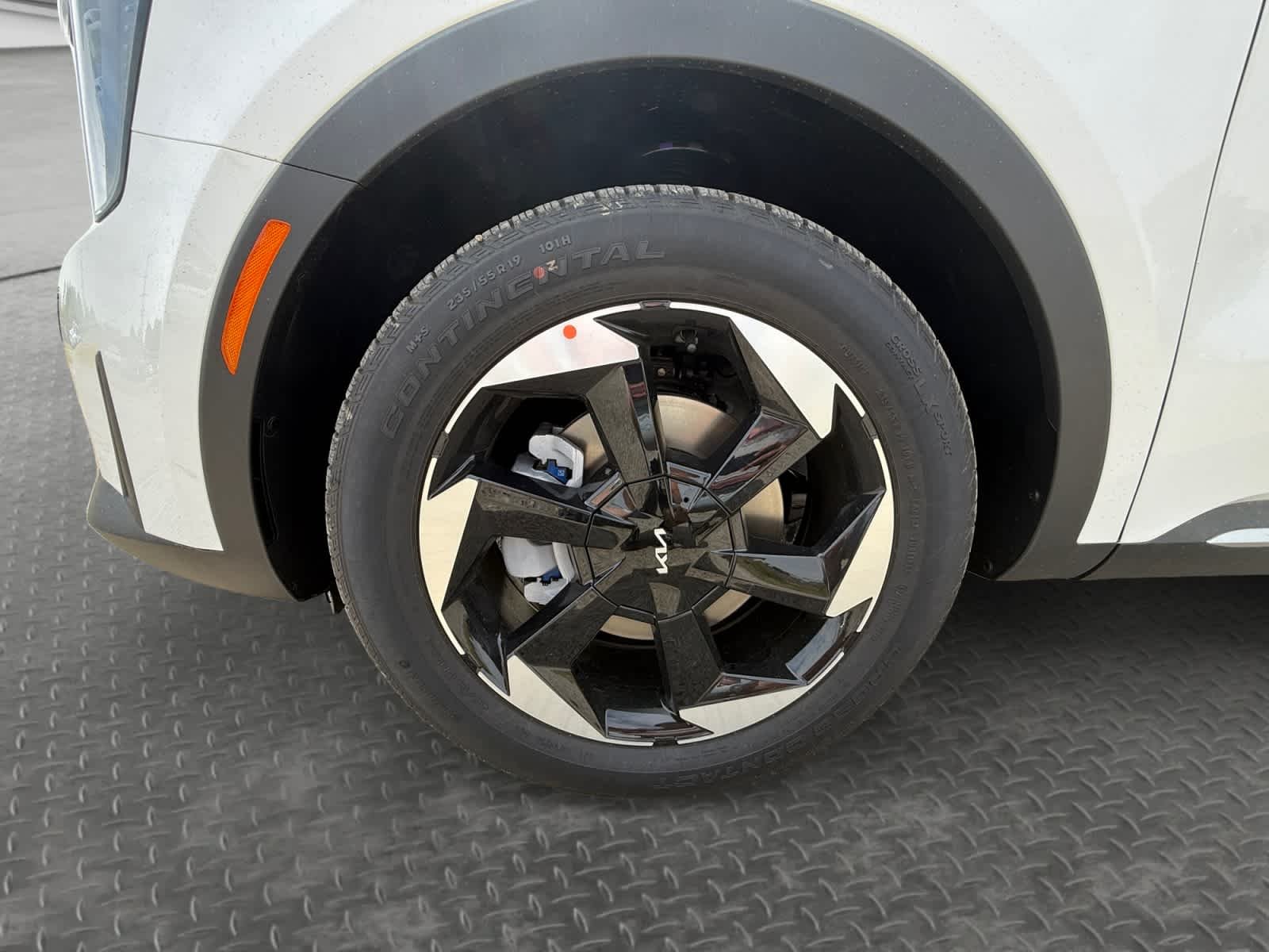 New 2026 Snow White Pearl Kia EX image 9