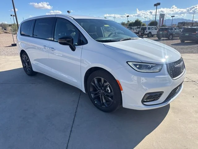 2026 Chrysler Pacifica Select - Photo 8