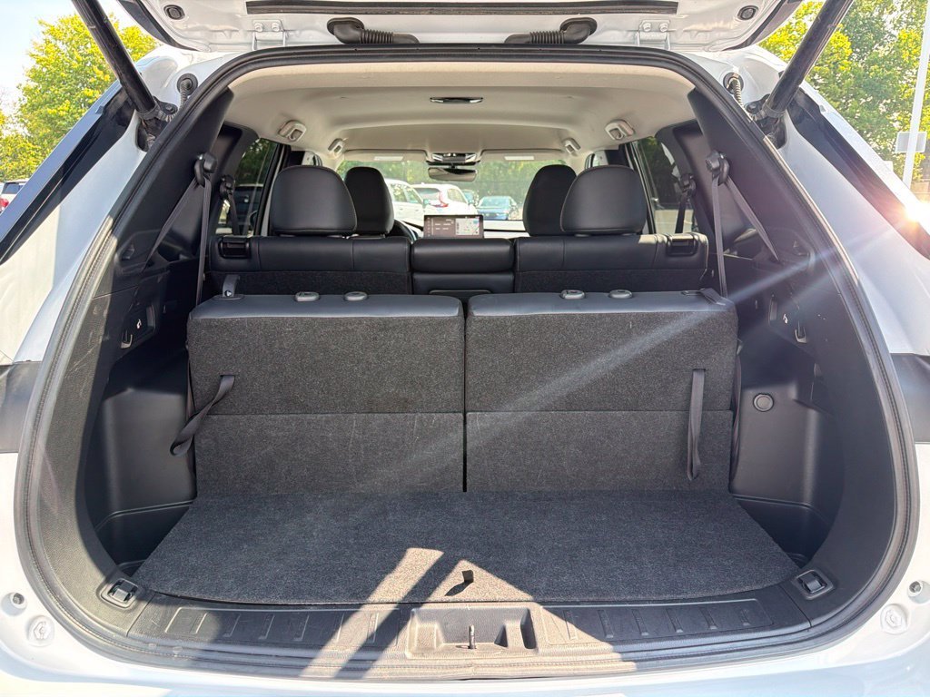Used 2025  Mitsubishi SE image 20