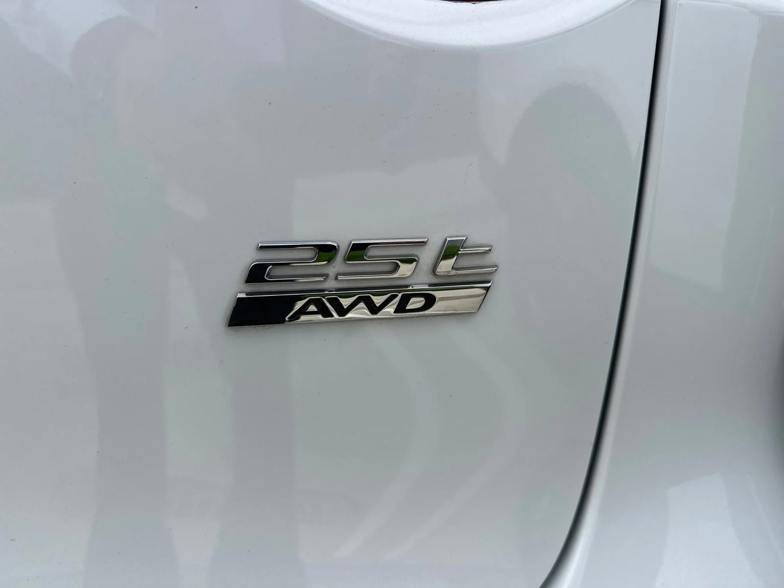Used 2019 White Jaguar 25t Prestige image 10