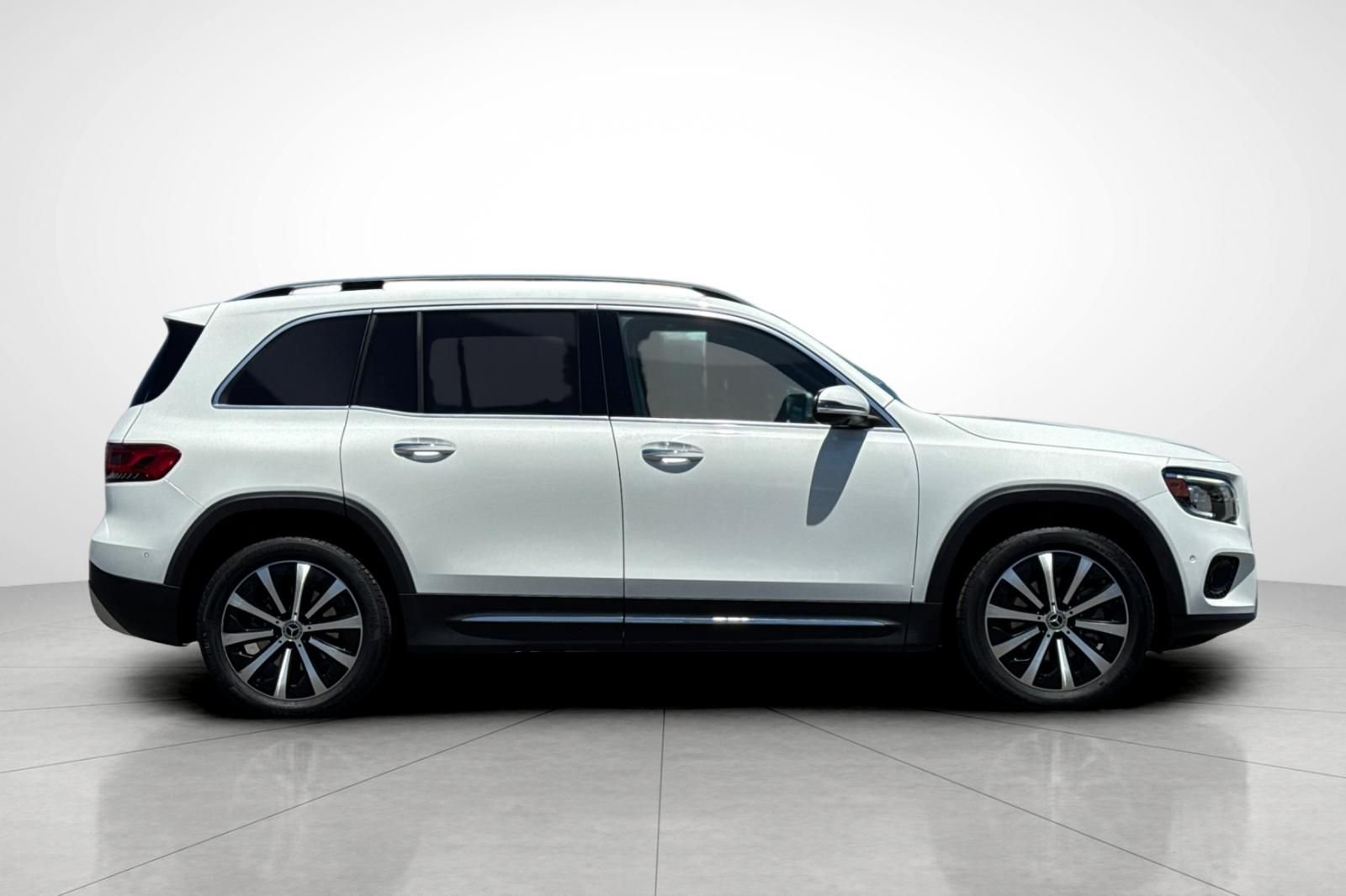 Used 2022 White Mercedes-Benz GLB 250 image 22