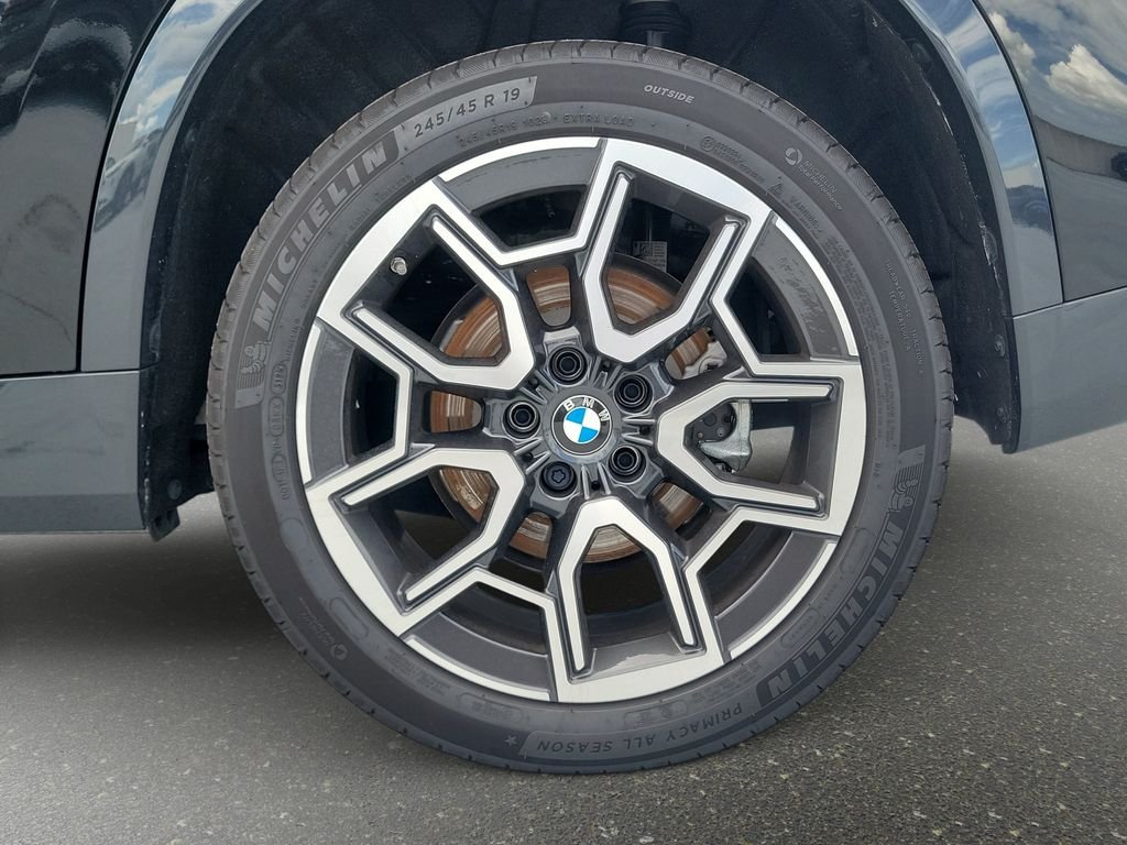 Used 2026 Jet Black BMW xDrive28i image 20