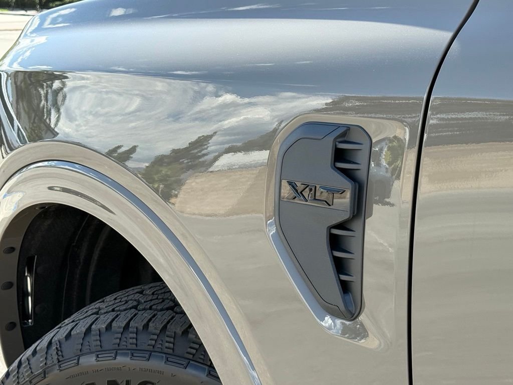 New 2026 Marsh Gray Ford XLT image 17
