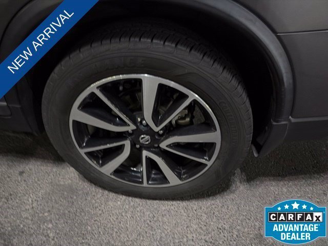 Used 2019 Gun Metallic Nissan SL image 5