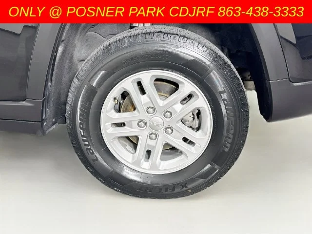 Used 2023 Black Jeep Laredo image 30