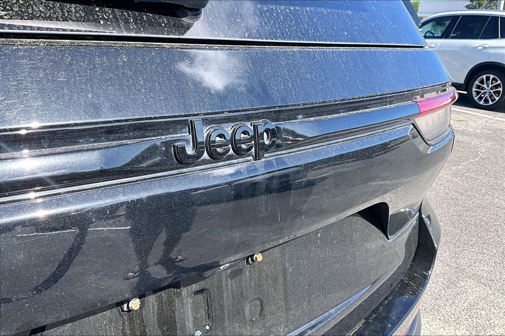 Used 2022 Black Jeep Altitude image 26