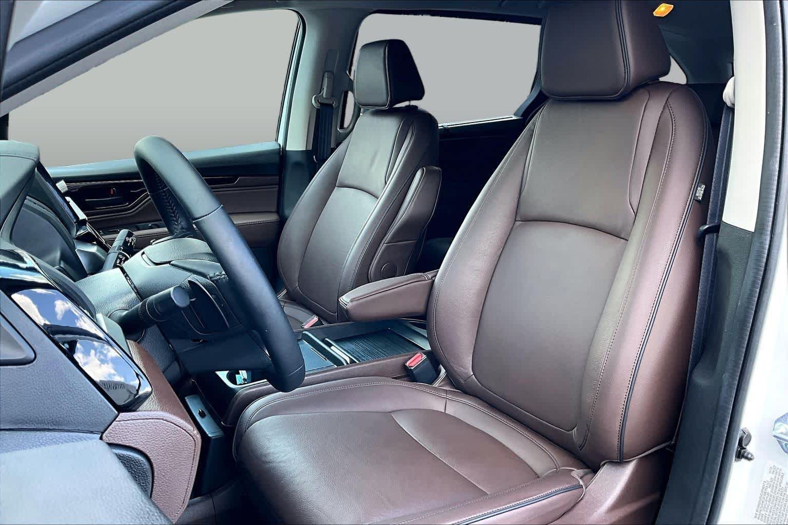 Used 2025 Platinum White Pearl Honda Touring image 8
