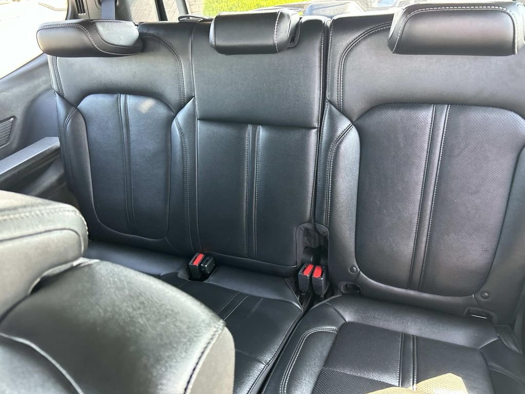 Used 2024 Silver Jeep Base image 20
