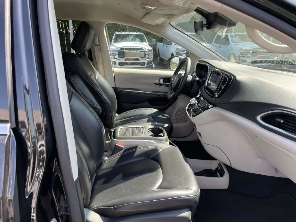 Used 2023 Black Chrysler Touring L image 12