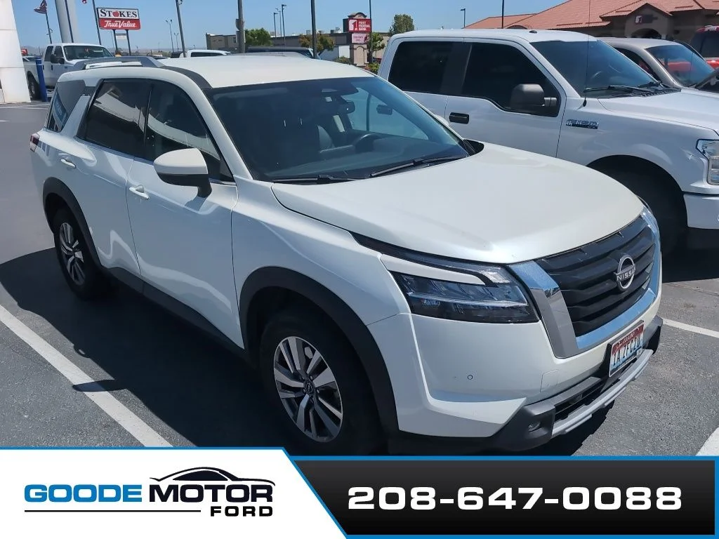 Used 2022 White Nissan SL image 1