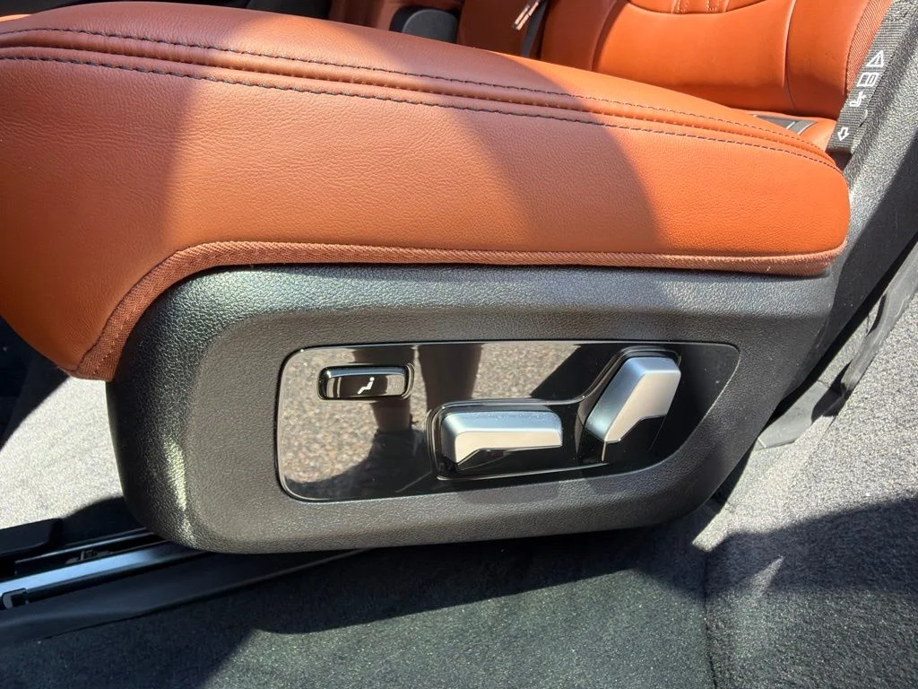 Used 2023 Black BMW M60i image 38