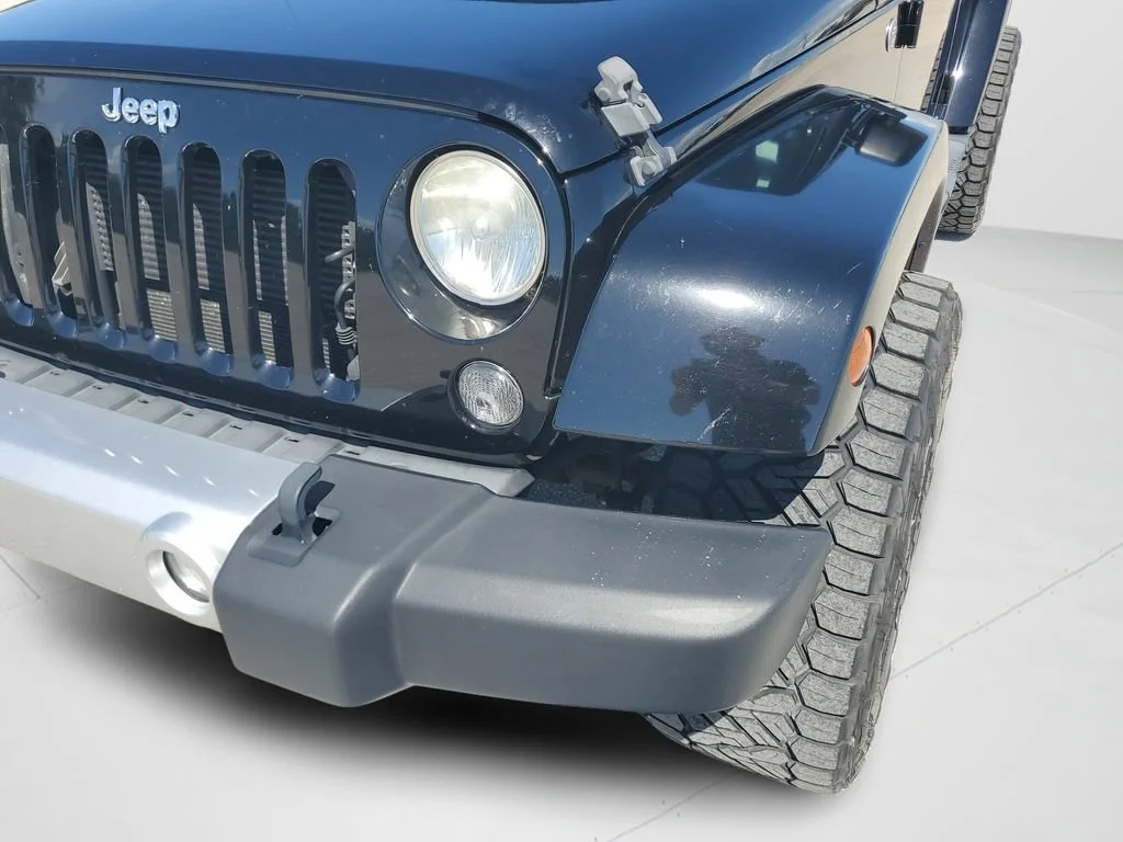 Used 2014 Black Jeep Sahara image 26
