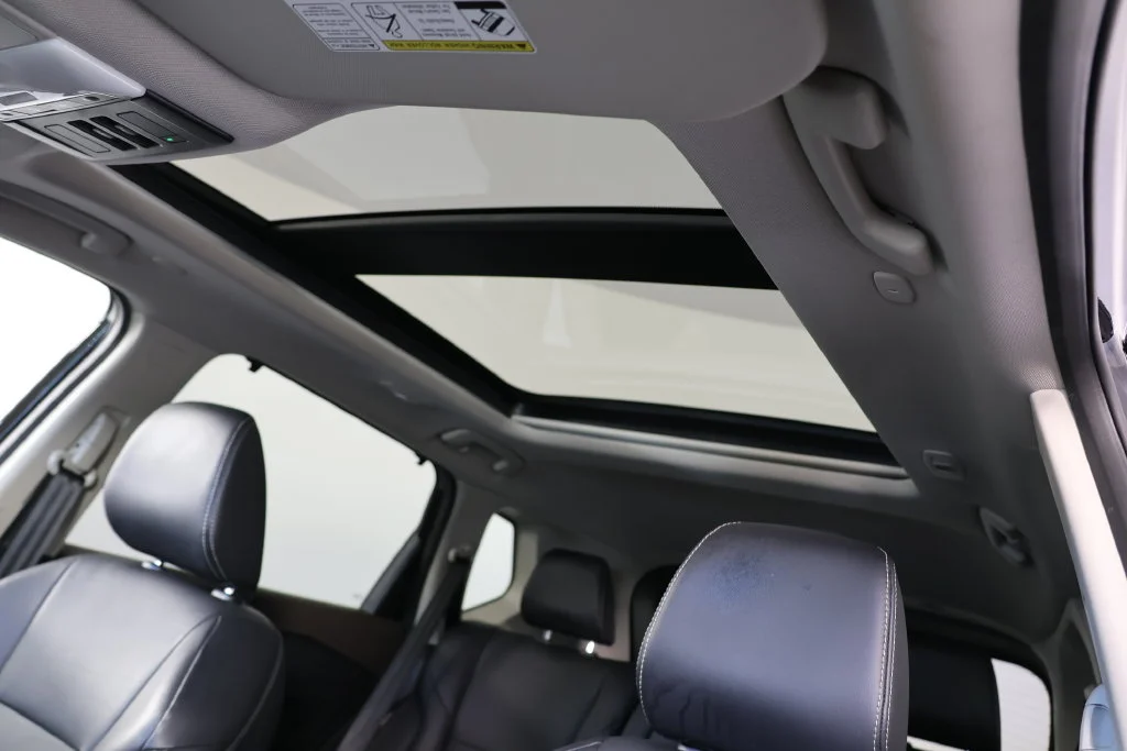 Used 2023 Super Black Nissan SL image 18