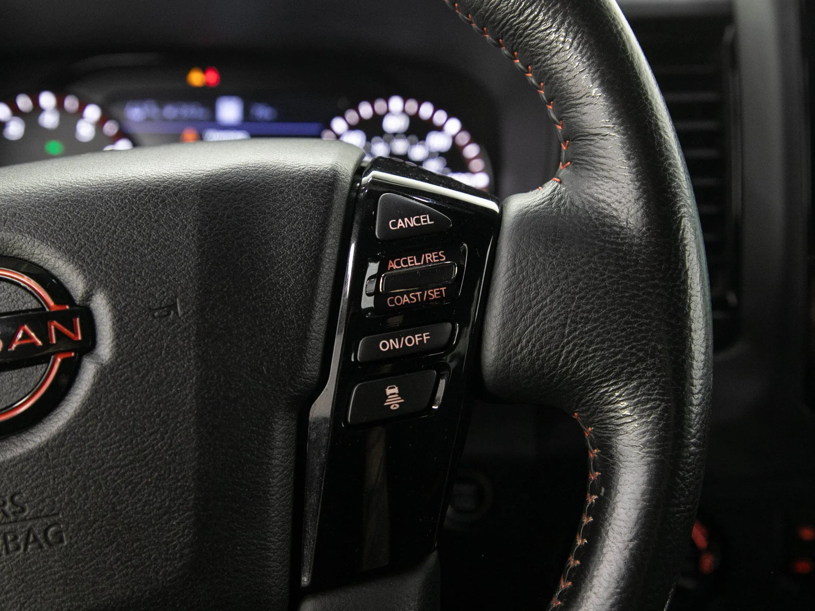 Used 2022 Boulder Gray Pearl Nissan PRO-4X image 27