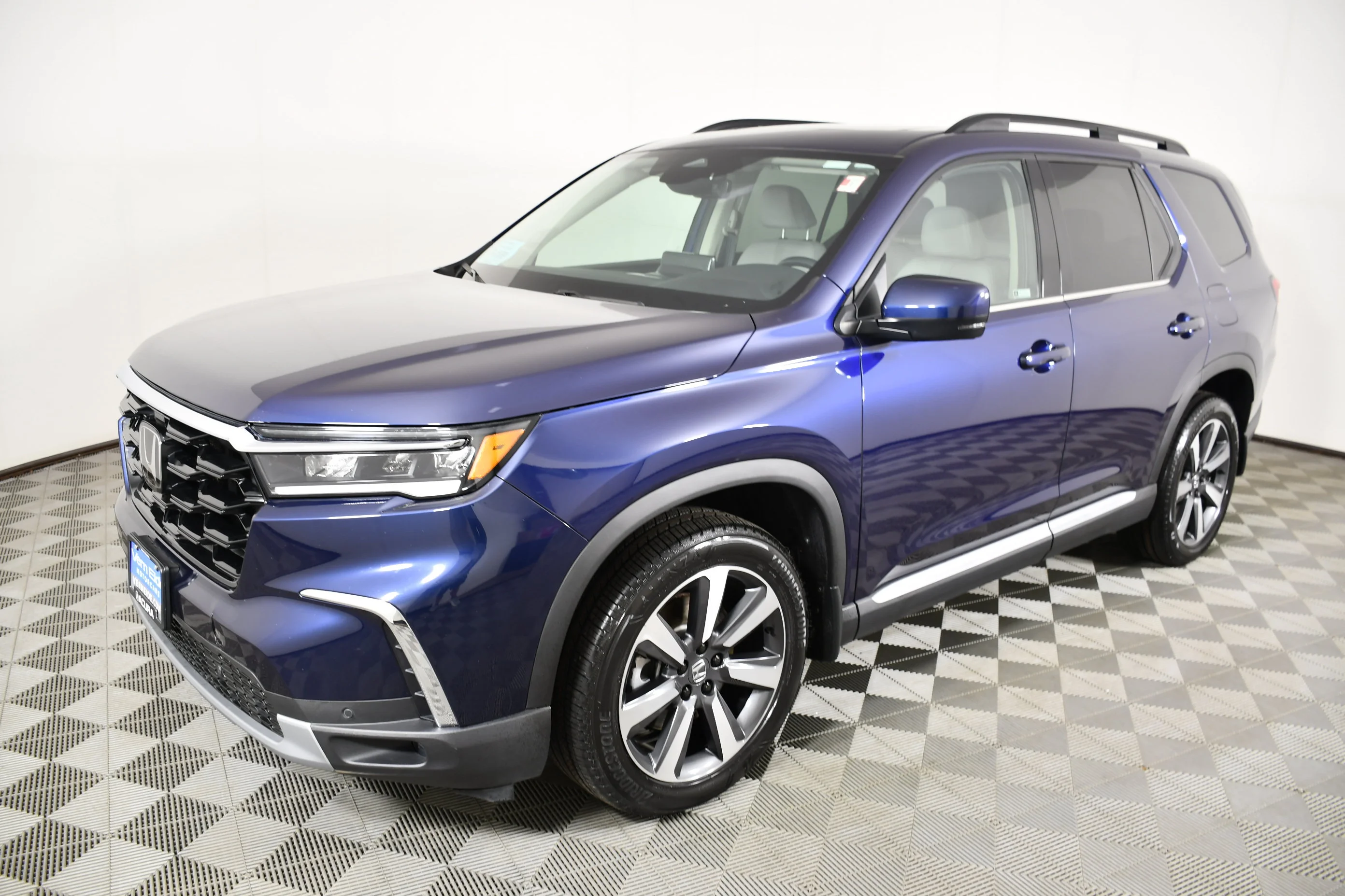 Used 2025 Obsidian Blue Pearl Honda Touring image 10
