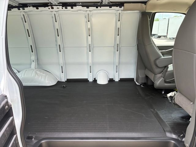 2026 Chevrolet Express Cargo Work Van - Photo 15