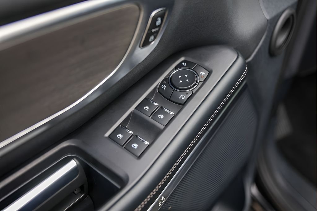 Used 2025 Black Ford Platinum image 19