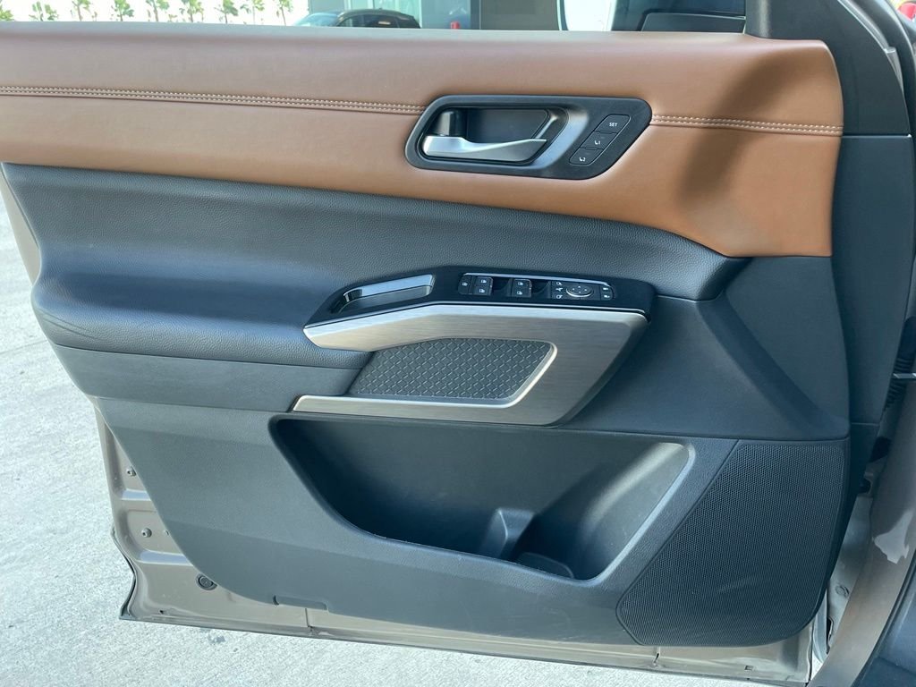 Used 2024  Nissan Platinum image 9