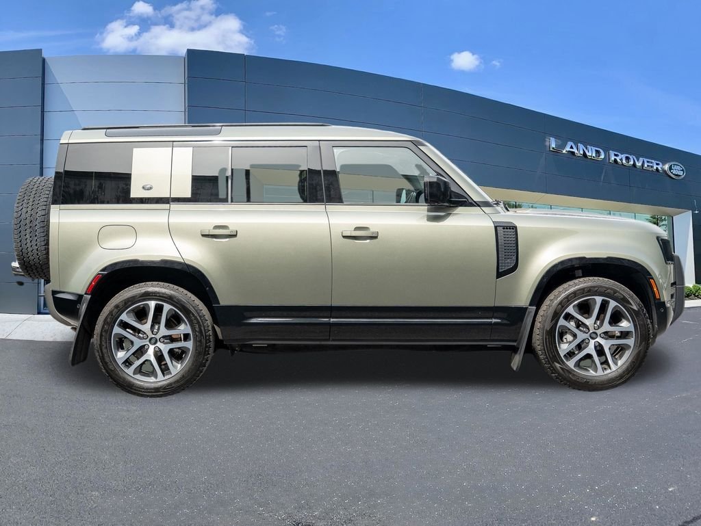 Used 2024 Green Land Rover X-Dynamic SE image 8