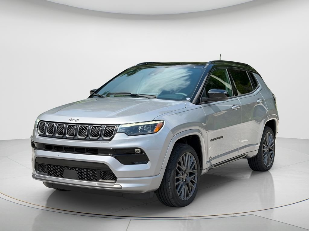 Used 2023 Silver Jeep Limited image 1