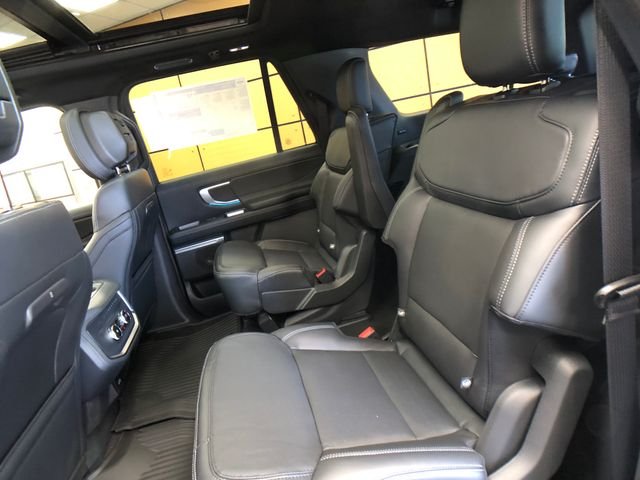New 2026 Star White Metallic Tri-Coat Ford MAX Platinum® image 22