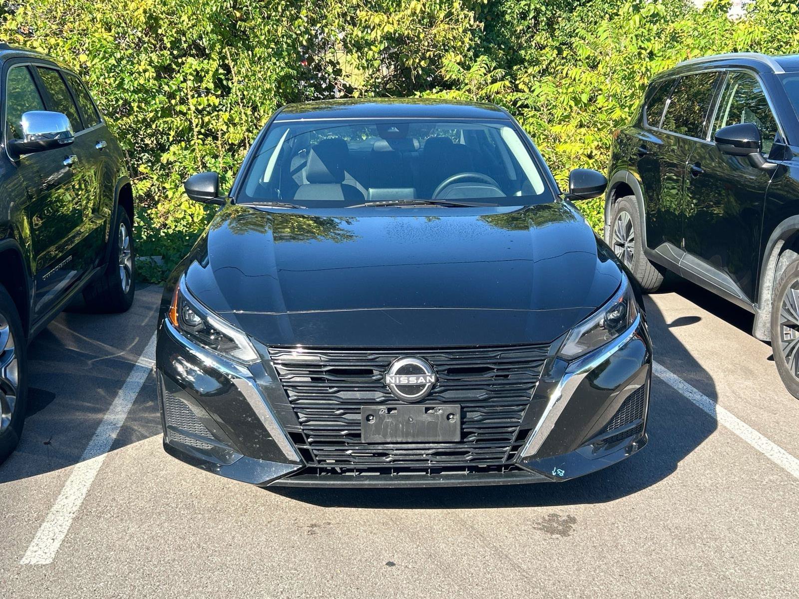 Used 2025 Super Black Nissan SV image 2