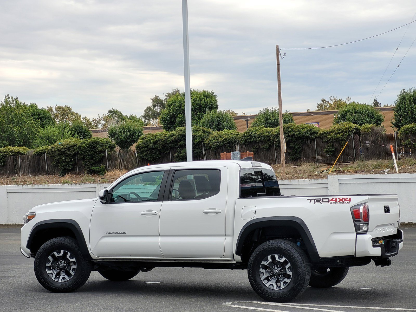 Used 2023 White Toyota  image 7