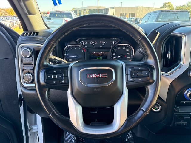 Used 2022 White GMC SLE image 17
