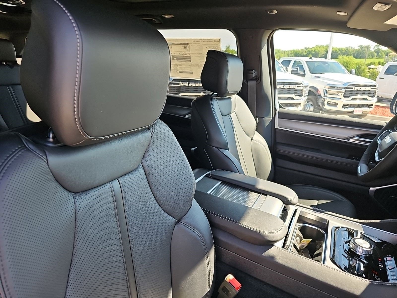 New 2026 Fathom Blue Pearlcoat Jeep Upland image 11