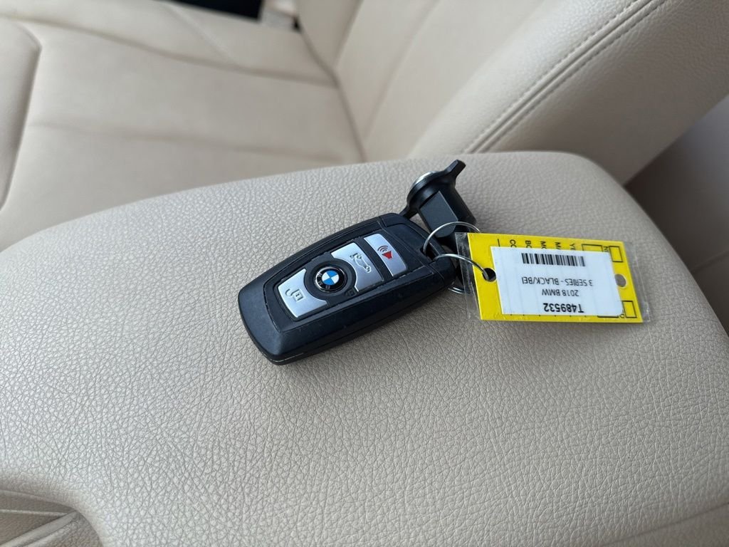 Used 2018 Black Sapphire Metallic BMW 320i xDrive image 29