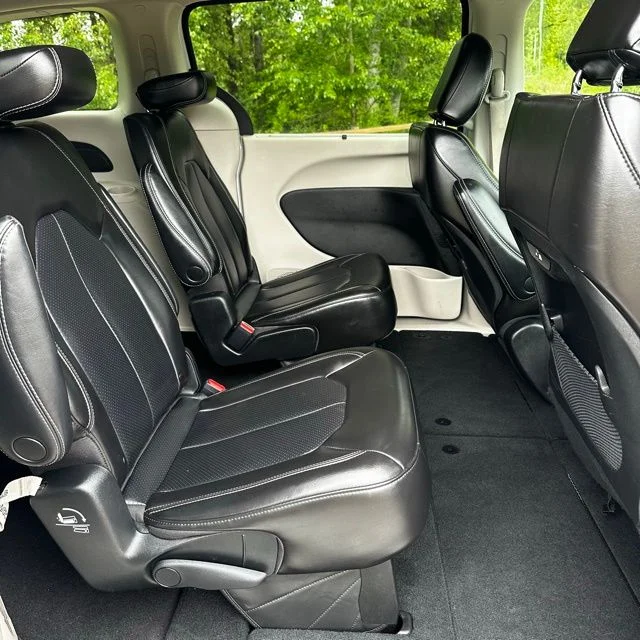 Used 2023 Bright White Clearcoat Chrysler Touring L image 19