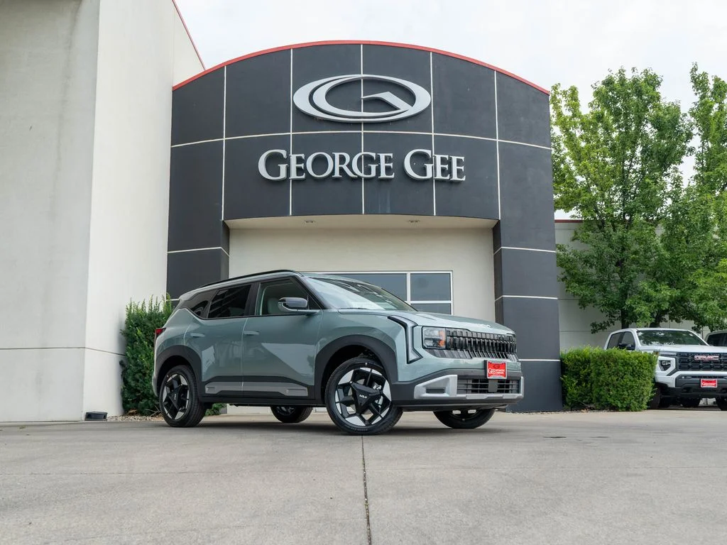 New 2027 Iceberg Green Kia EX image 1