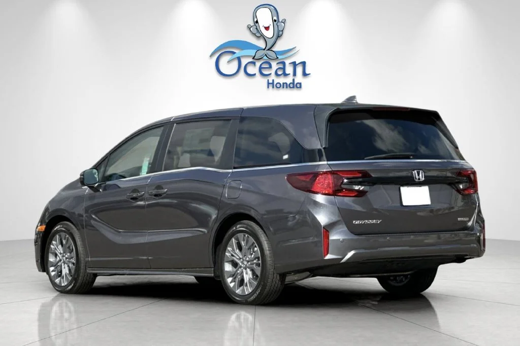 Used 2026 Modern Steel Metallic Honda Touring image 5