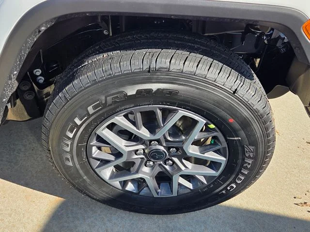New 2026 Bright White Clear-Coat Exterior Paint Jeep Sahara image 16