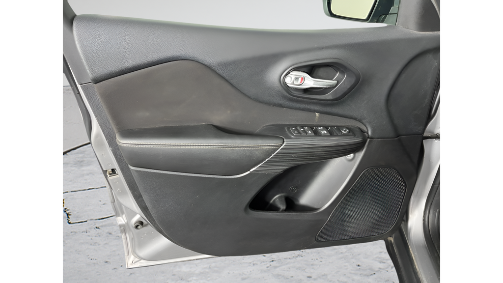 Used 2016 Billet Silver Metallic Jeep Latitude image 9